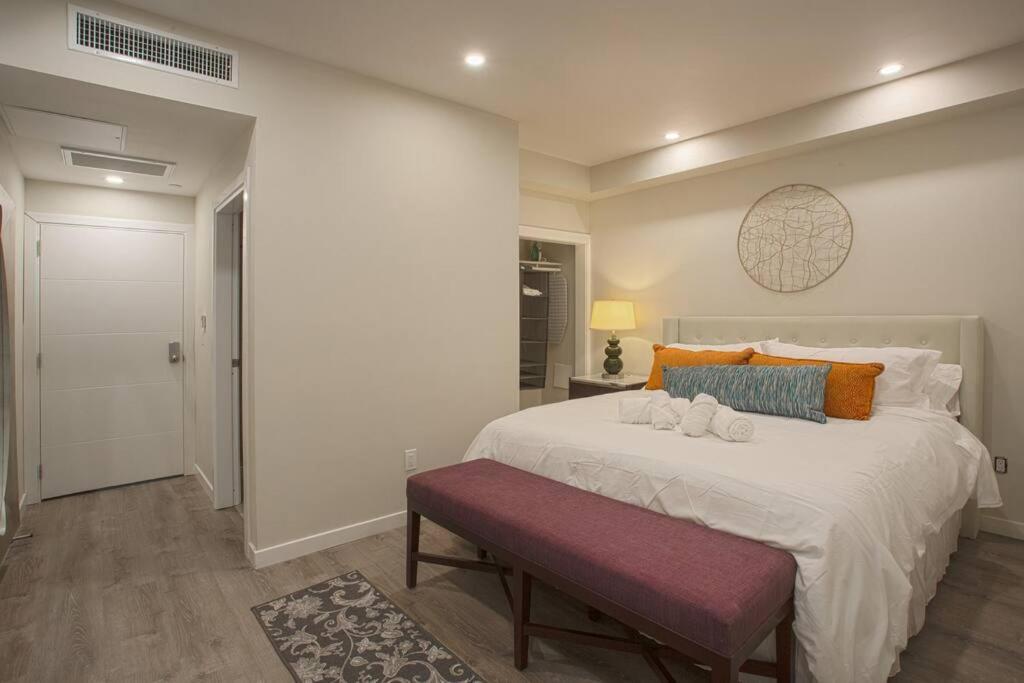 1-Bedroom With Cali King Size Bed In San Diego Exterior photo