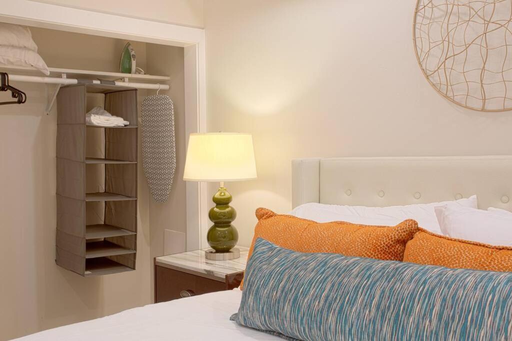 1-Bedroom With Cali King Size Bed In San Diego Exterior photo